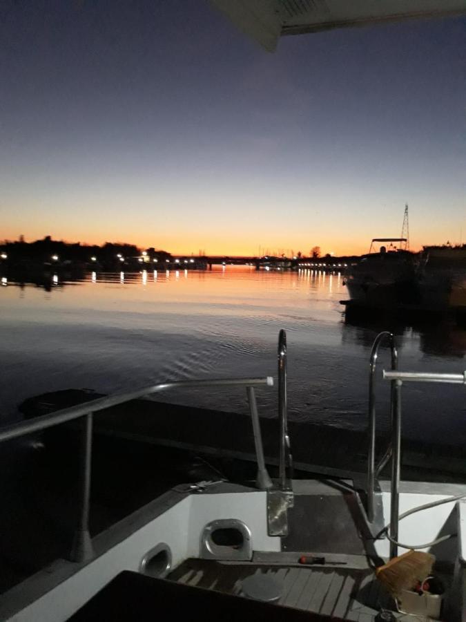 فندق أوستِيا أنتيكافي  Boat And Breakfast Fiumicino - Roma المظهر الخارجي الصورة