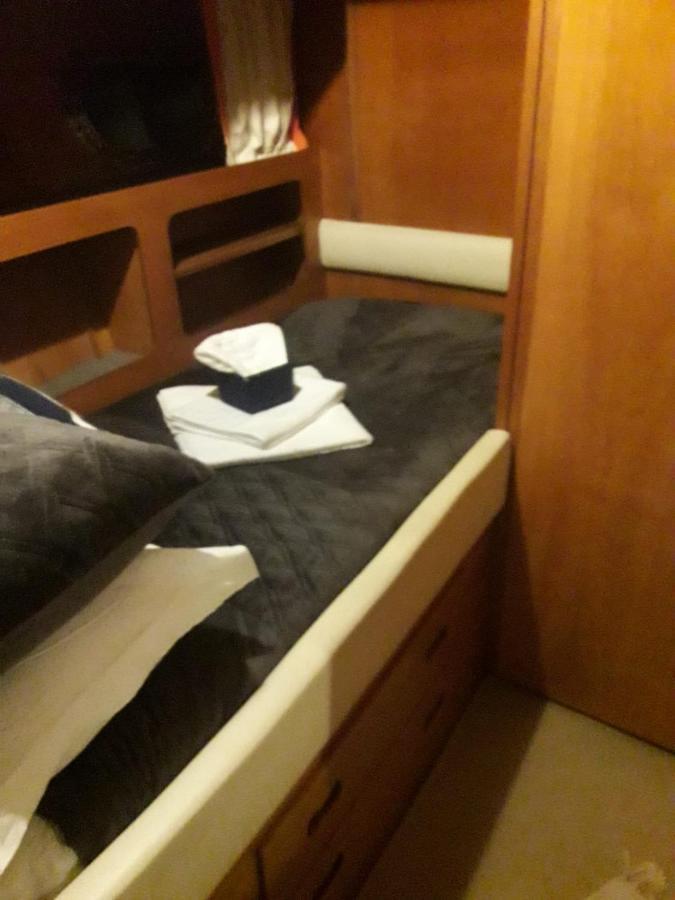 فندق أوستِيا أنتيكافي  Boat And Breakfast Fiumicino - Roma المظهر الخارجي الصورة