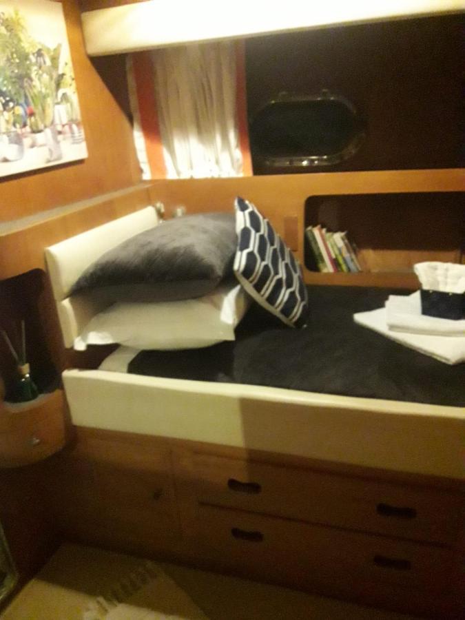 فندق أوستِيا أنتيكافي  Boat And Breakfast Fiumicino - Roma المظهر الخارجي الصورة