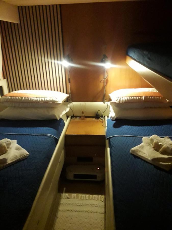 فندق أوستِيا أنتيكافي  Boat And Breakfast Fiumicino - Roma المظهر الخارجي الصورة