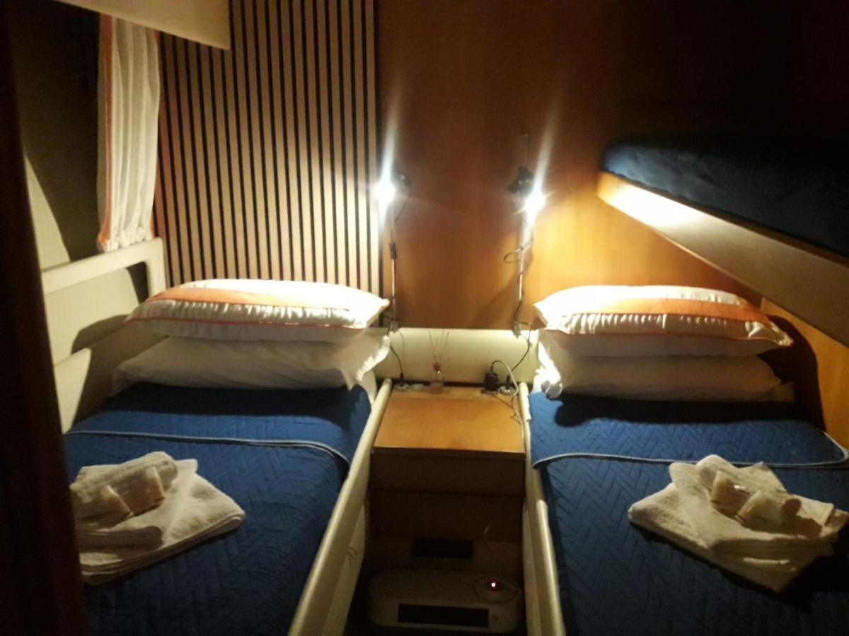 فندق أوستِيا أنتيكافي  Boat And Breakfast Fiumicino - Roma المظهر الخارجي الصورة